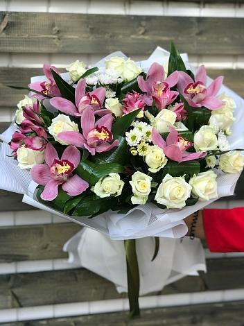 Букет цветов из: Розы и Хризантемы в Растуново