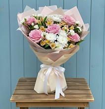 Букет цветов из:  Гвоздики, Орхидеи и Розы в Растуново