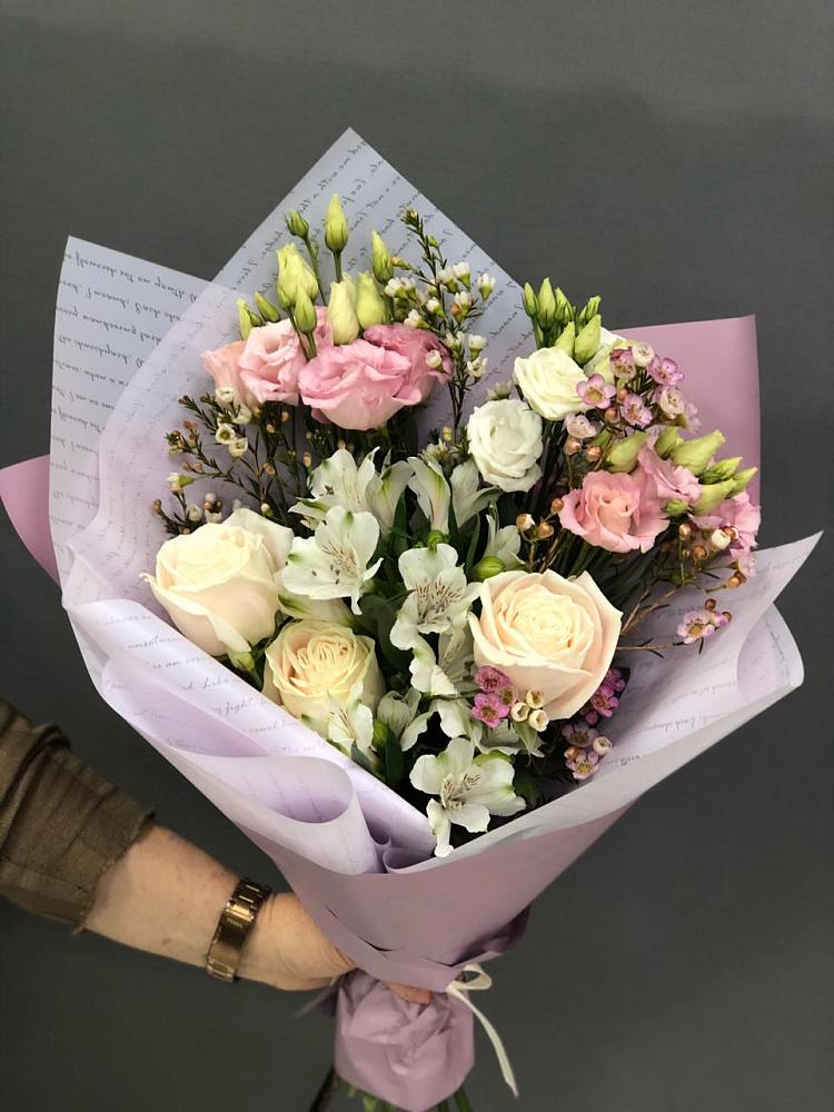 Букет цветов из: Альстромерии, Розы и Лизиантусы в Растуново