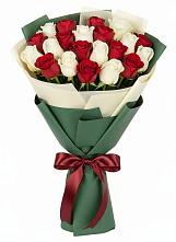 Букет Микс из красных и белых роз в Растуново