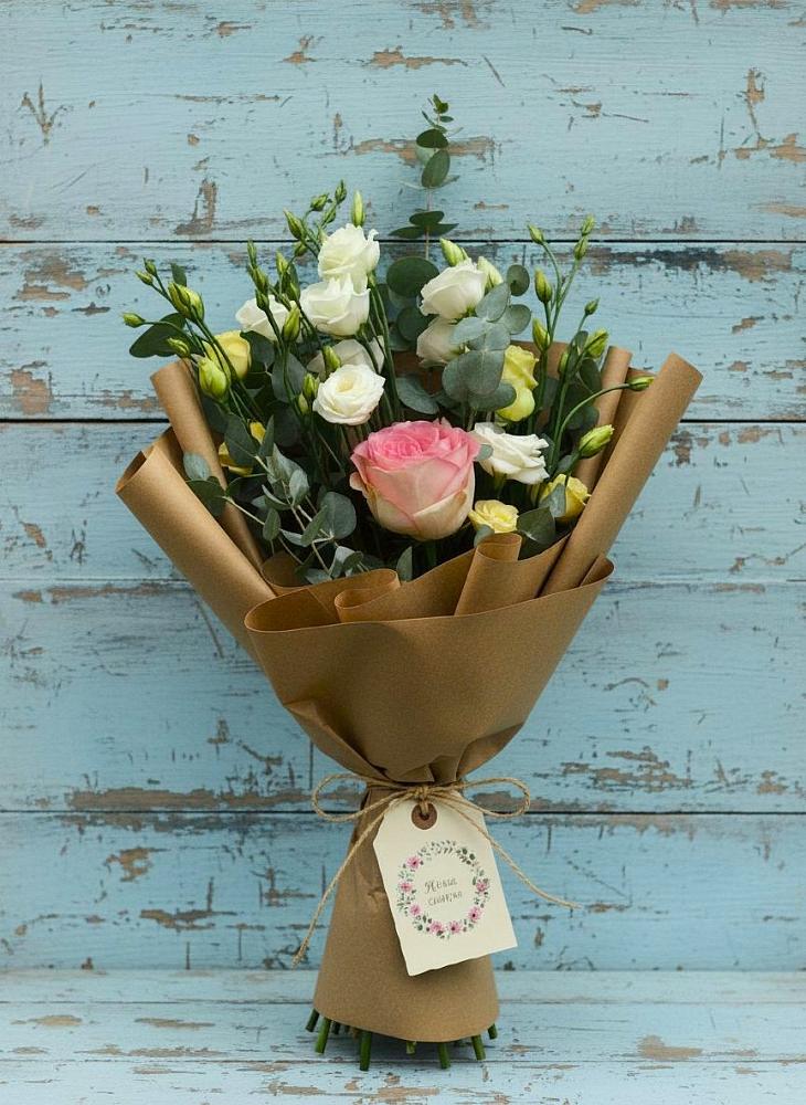 Букет цветов из: Розы и Лизиантусы в Растуново