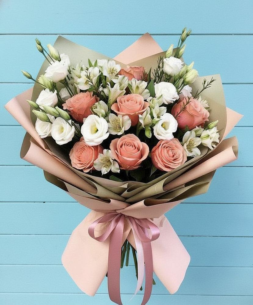 Букет цветов из: Розы, Альстромерии и Лизиантусы в Растуново