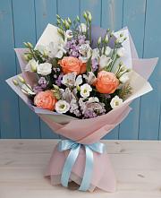 Букет цветов из:  Лизиантусы, Розы, Альстромерии и Гипсофила в Растуново